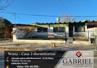 Casa en Venta - sobre calle Bernasconi